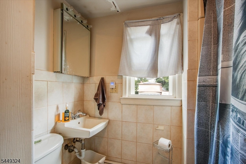 42 2nd St Property Photo 16