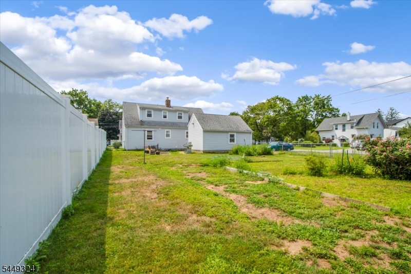 42 2nd St Property Photo 19