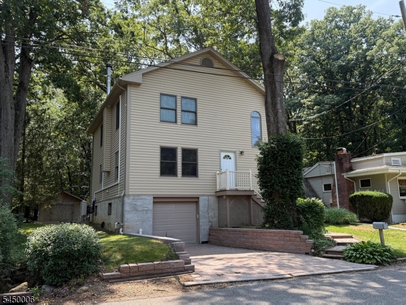 35 Oakdale Rd Property Photo 2