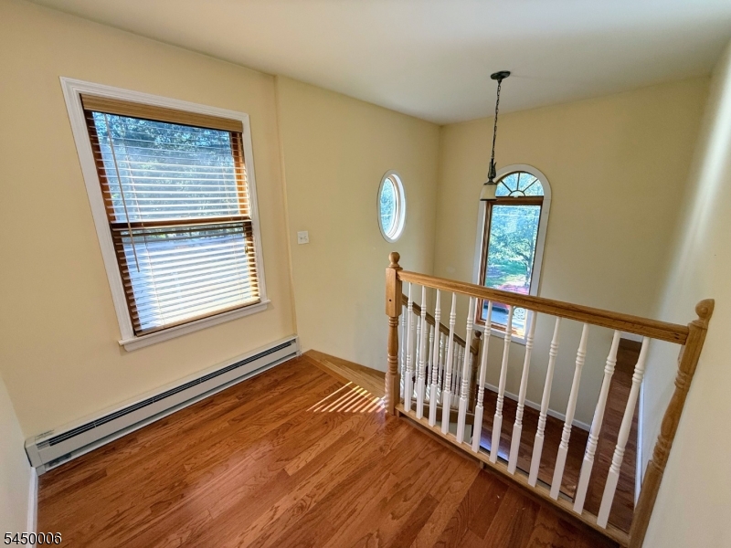35 Oakdale Rd Property Photo 12