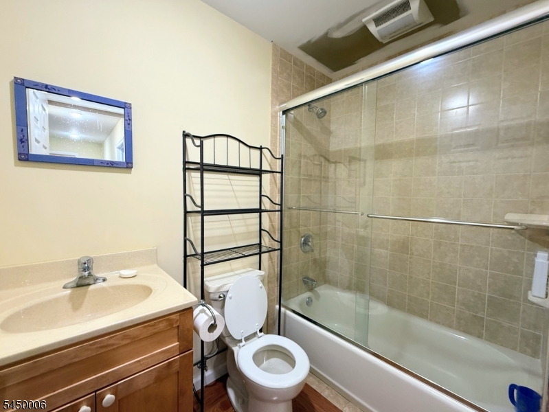 35 Oakdale Rd Property Photo 13