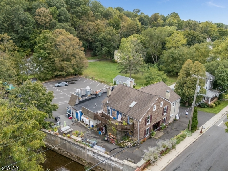 92 Water St Property Photo 4