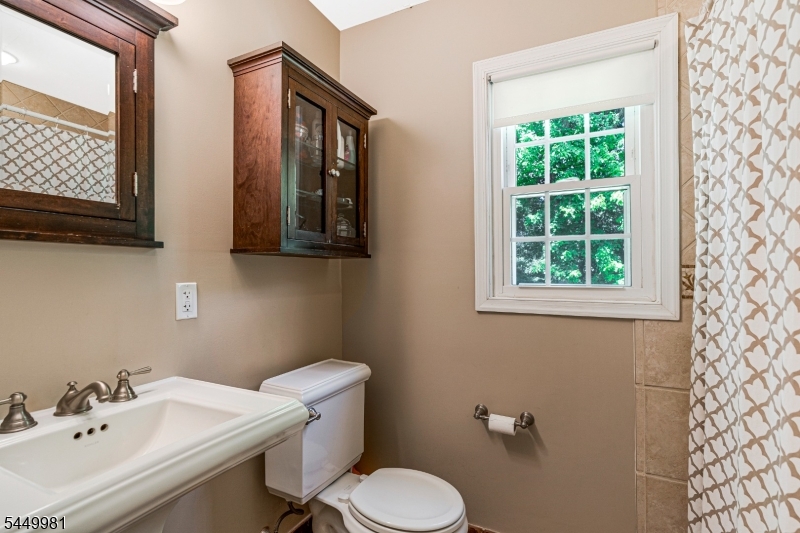321 Ascot Ln Property Photo 31