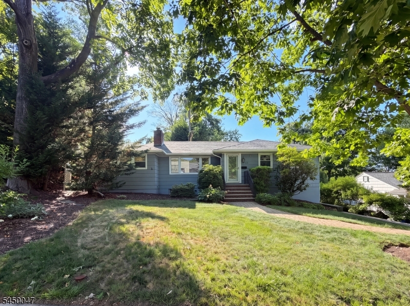 63 Samson Ave Property Photo 1