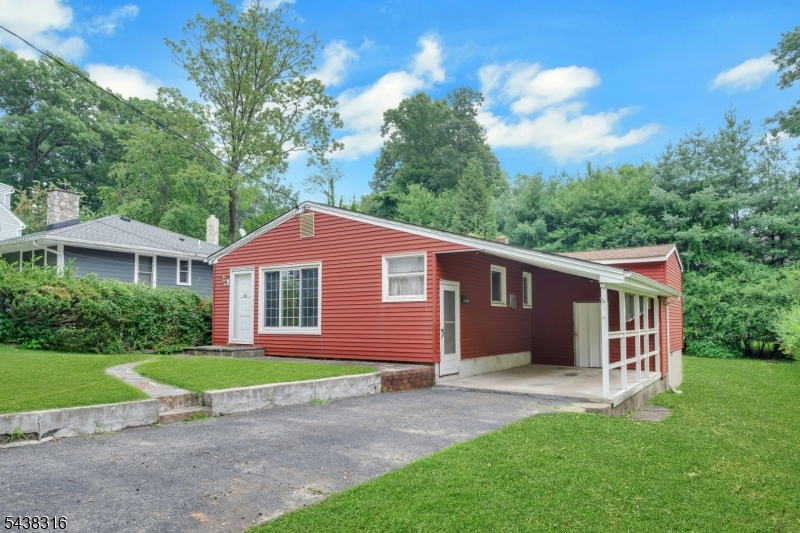 56 Seminole Ave Property Photo 1