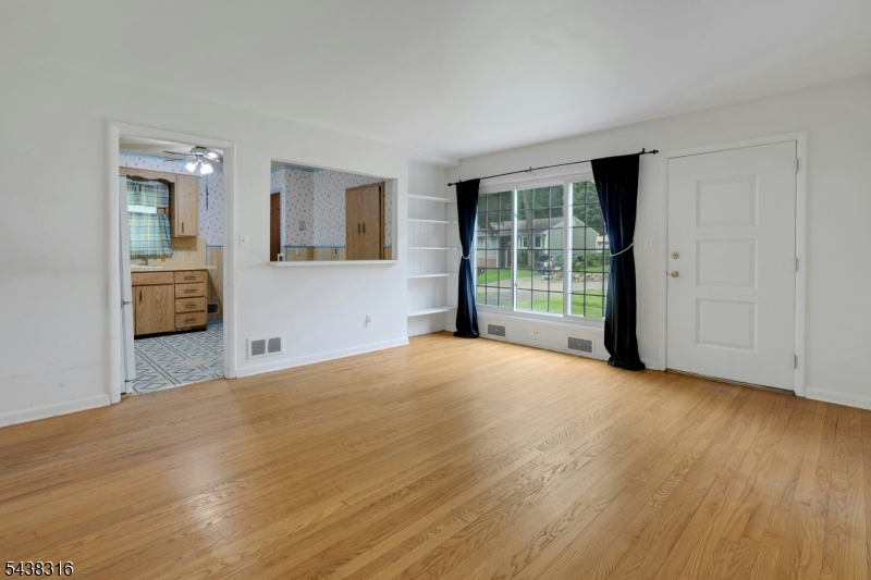 56 Seminole Ave Property Photo 4