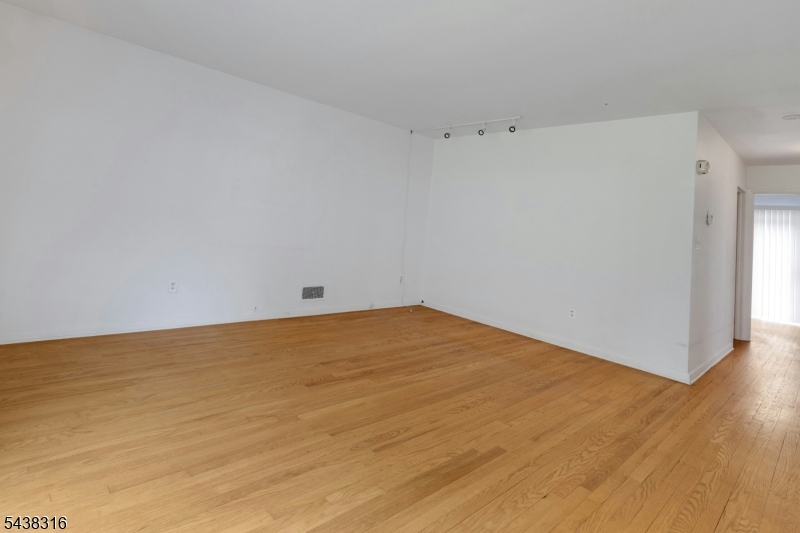 56 Seminole Ave Property Photo 5