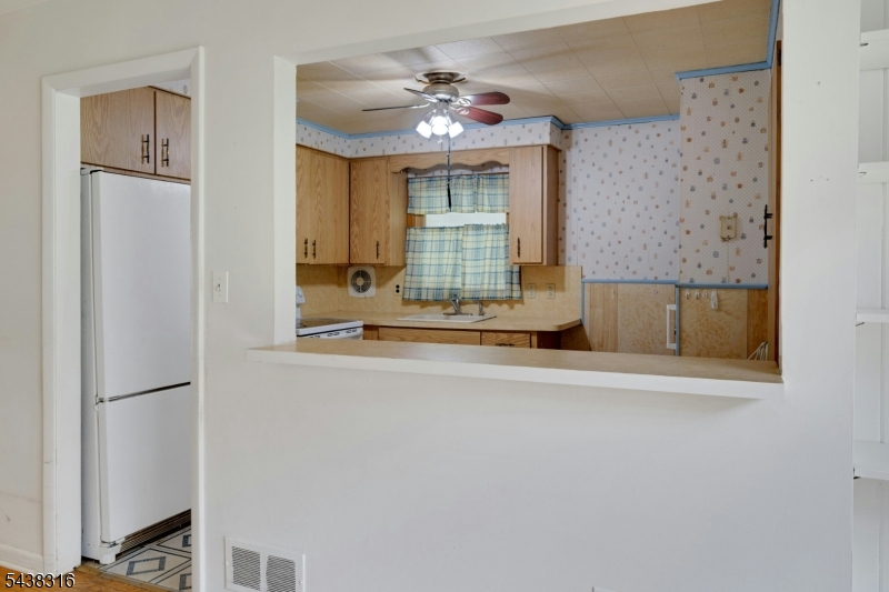 56 Seminole Ave Property Photo 6