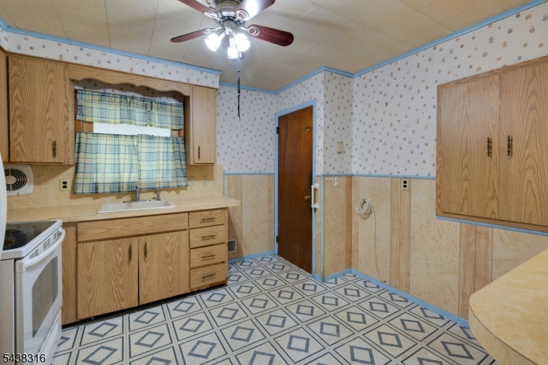 56 Seminole Ave Property Photo 7