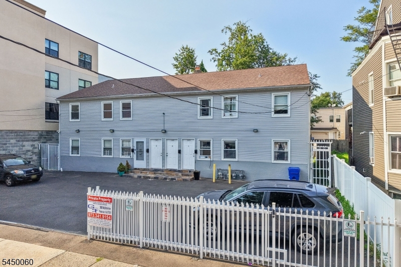 165 Godwin Ave Property Photo 3