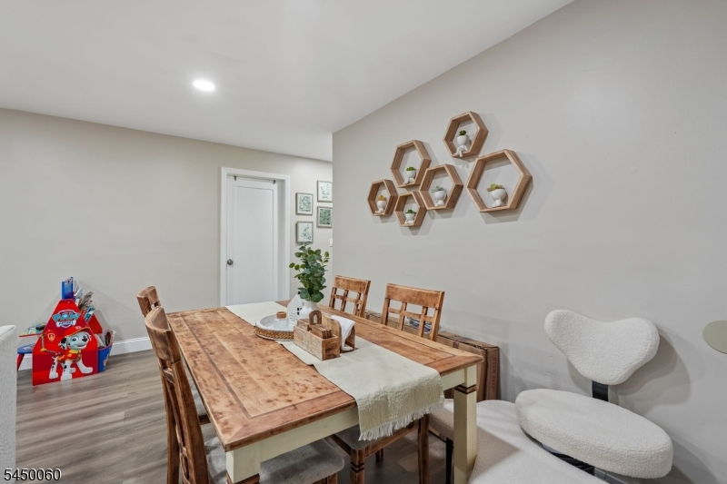 165 Godwin Ave Property Photo 10