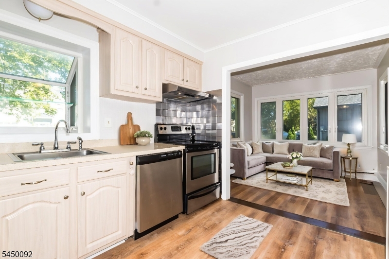 1129 Corrinne Ter Property Photo 3