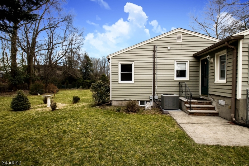 1129 Corrinne Ter Property Photo 12