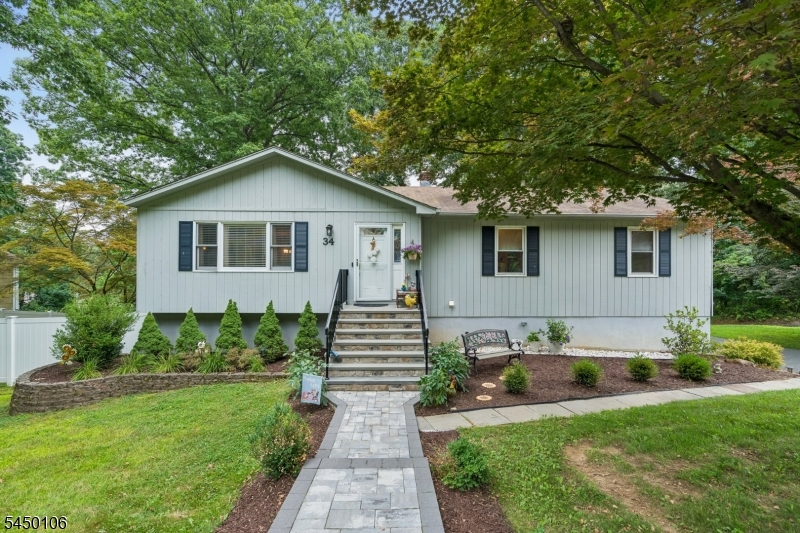34 Crestwood Rd Property Photo 1