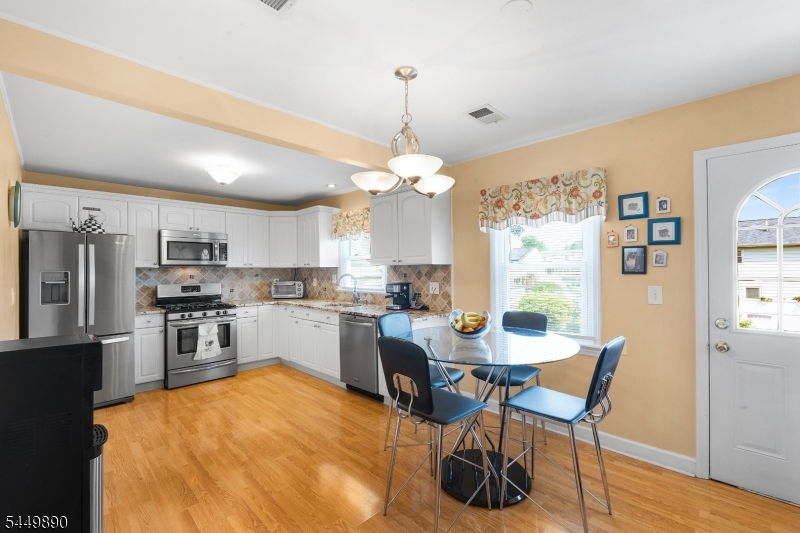 1755 Union Ave Property Photo 3