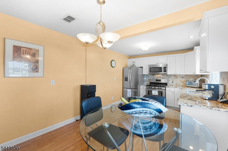 1755 Union Ave Property Photo 5