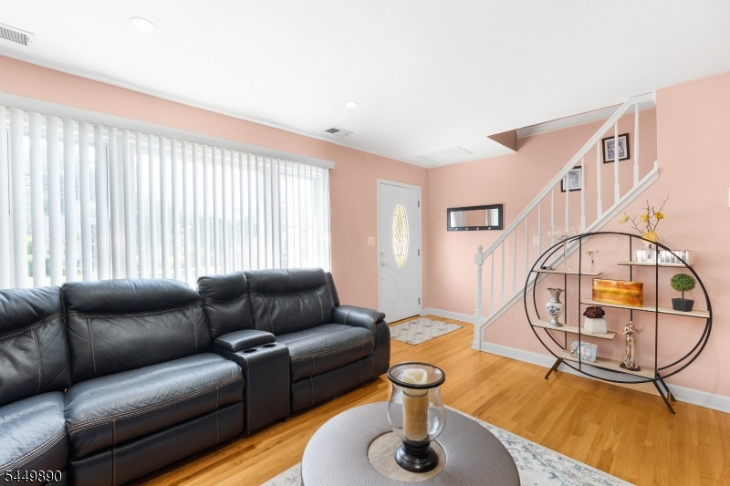 1755 Union Ave Property Photo 10