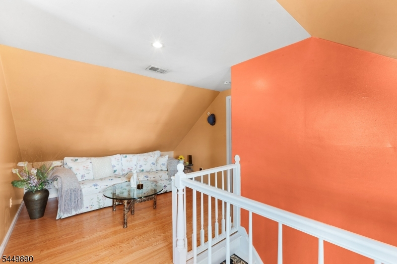 1755 Union Ave Property Photo 15