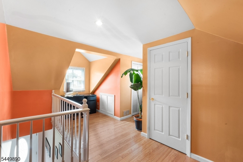 1755 Union Ave Property Photo 16