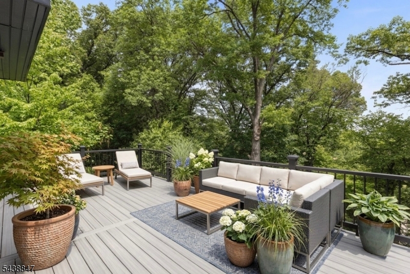 69 Mazur Pl Property Photo 6