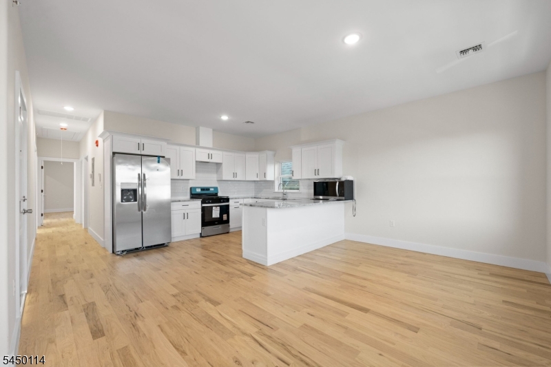 54 2nd St Property Photo 3