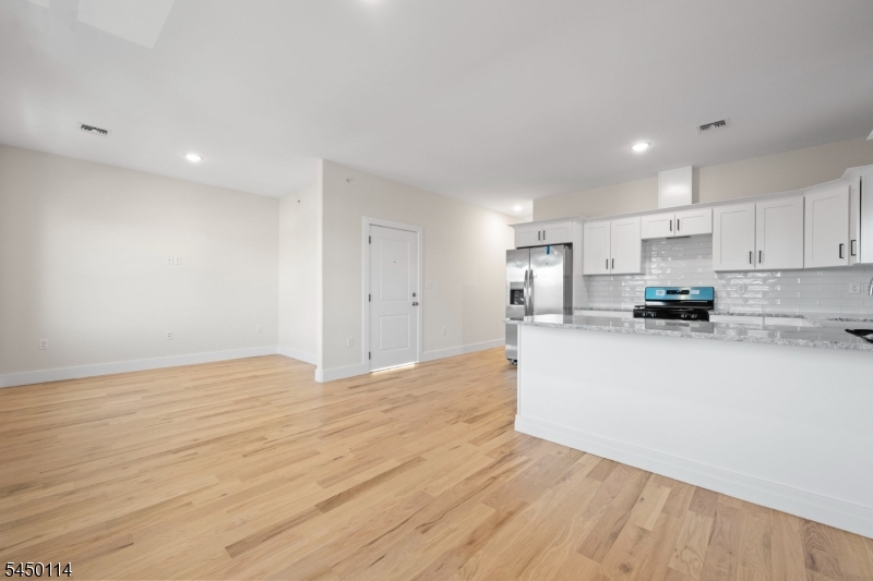 54 2nd St Property Photo 4