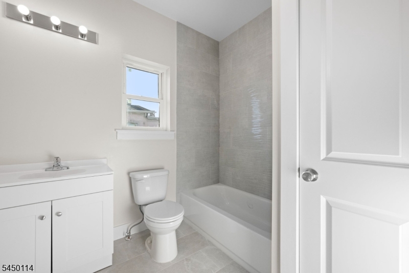 54 2nd St Property Photo 5