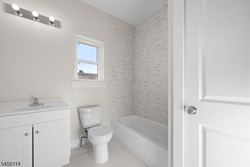 54 2nd St Property Photo 8