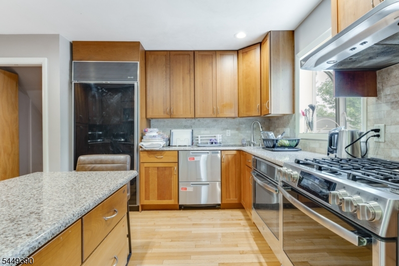 434 Sandford Ave Property Photo 11