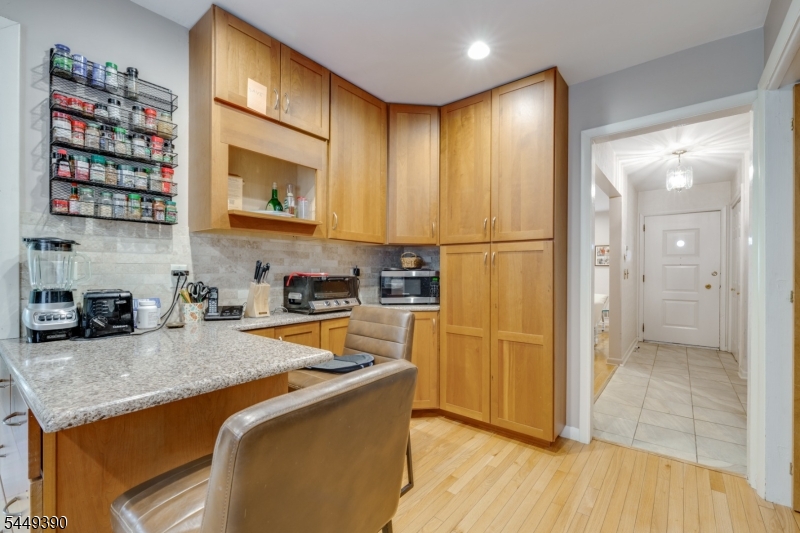 434 Sandford Ave Property Photo 13