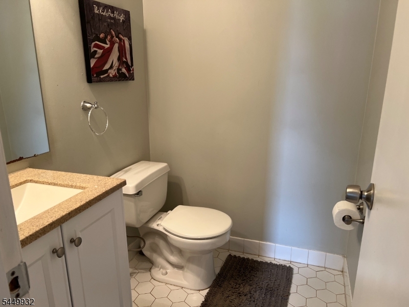 3842 Bloomingdale Dr Property Photo 9