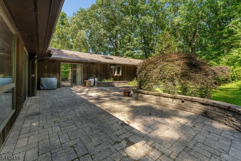 9 Delwood Rd Property Photo 7