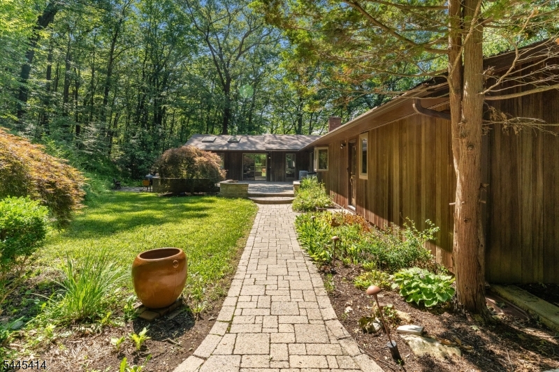 9 Delwood Rd Property Photo 10