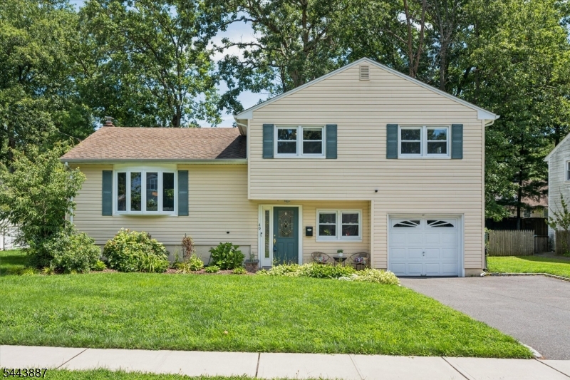 49 Crestmont Rd Property Photo 1