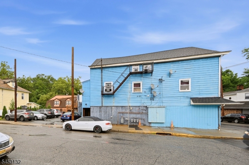16 Main St Property Photo 27