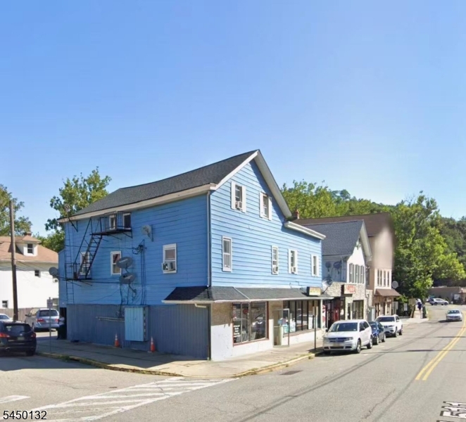 16 Main St Property Photo 29