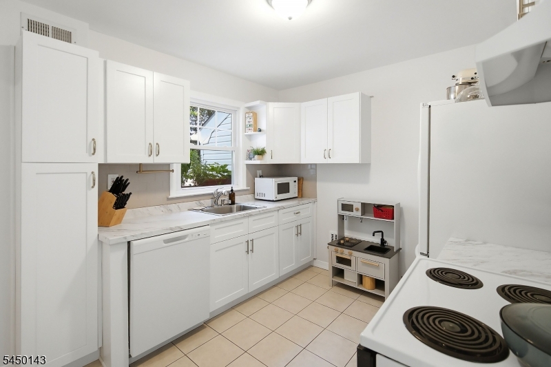 11 Monroe Avenue Property Photo 11