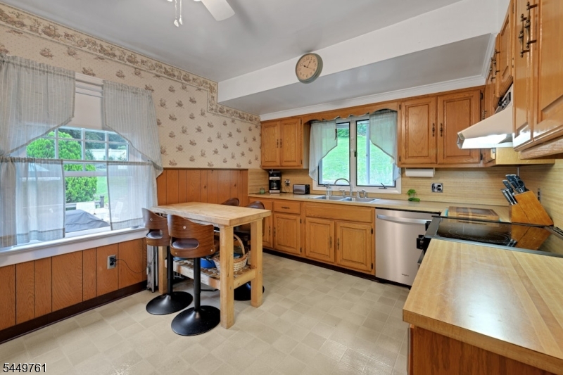 20 Koclas Dr Property Photo 14