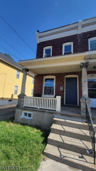 244 Irwin St Property Photo 1