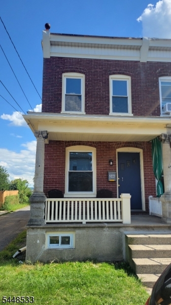 244 Irwin St Property Photo 2