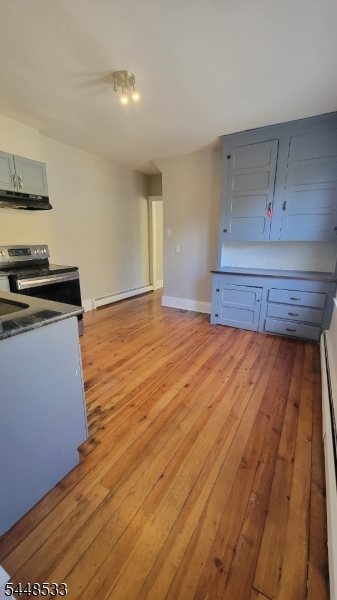 244 Irwin St Property Photo 7