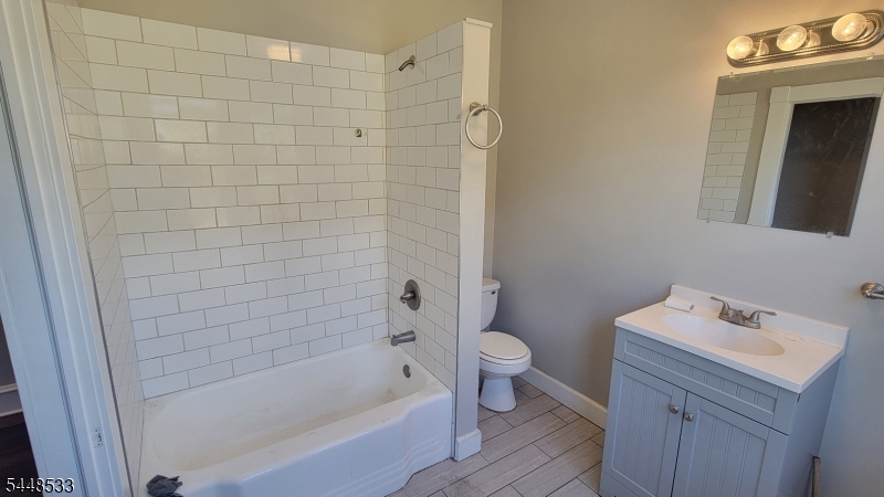 244 Irwin St Property Photo 13