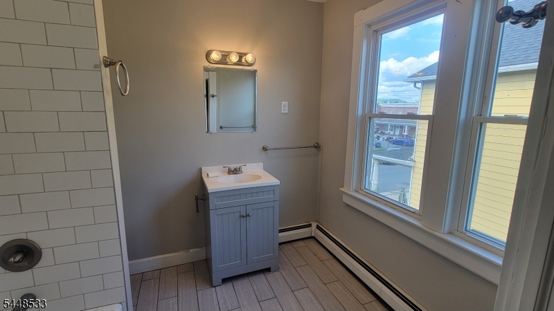 244 Irwin St Property Photo 14