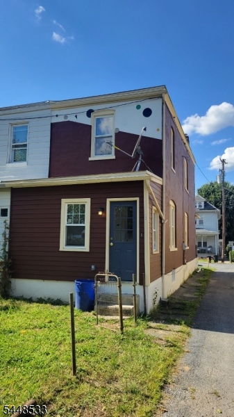244 Irwin St Property Photo 18