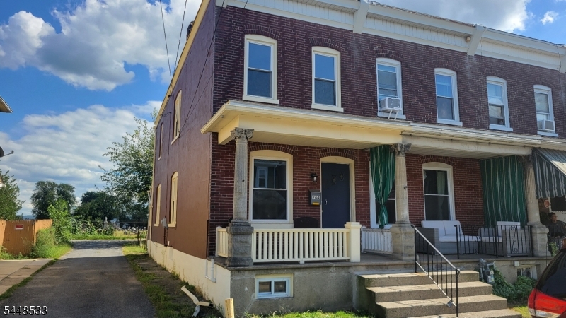 244 Irwin St Property Photo 20