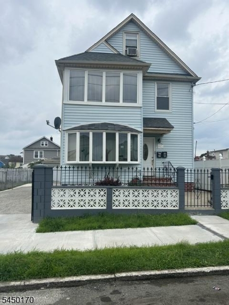 260 E 23Rd St Property Photo 1