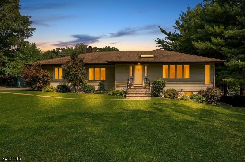 419 Ratzer Rd Property Photo 1