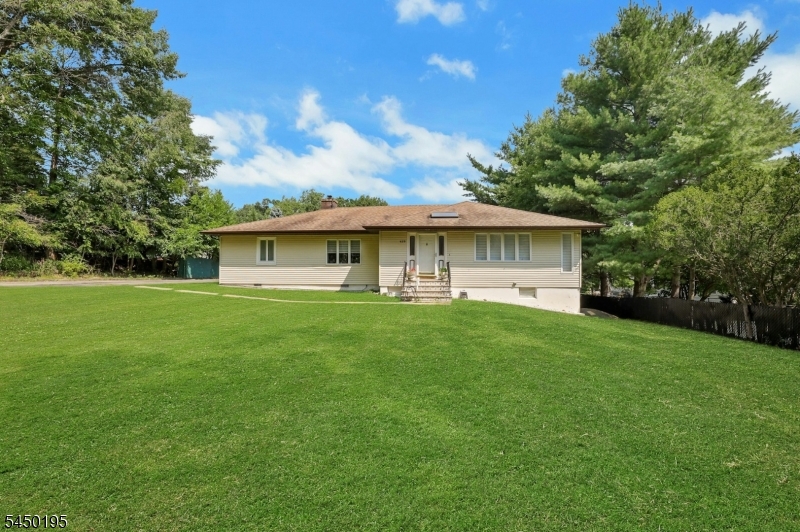 419 Ratzer Rd Property Photo 4