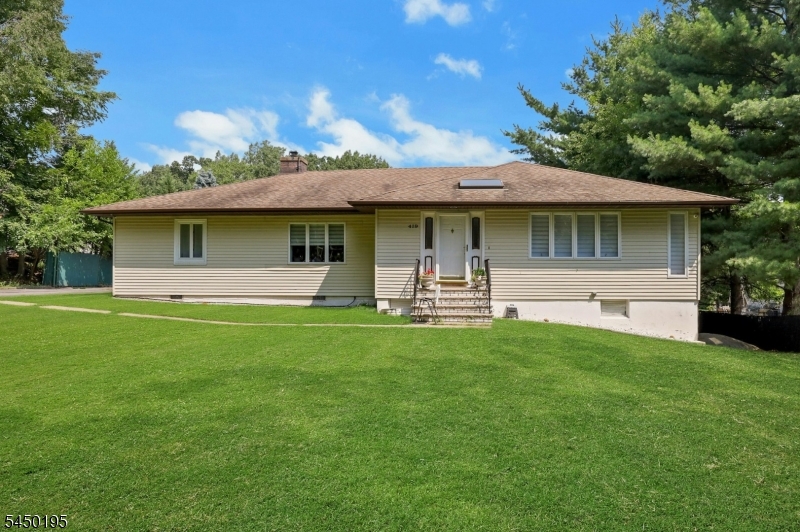 419 Ratzer Rd Property Photo 5