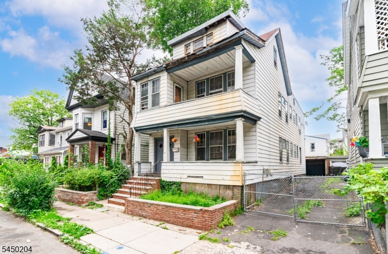 164 Vermont Ave Property Photo 1
